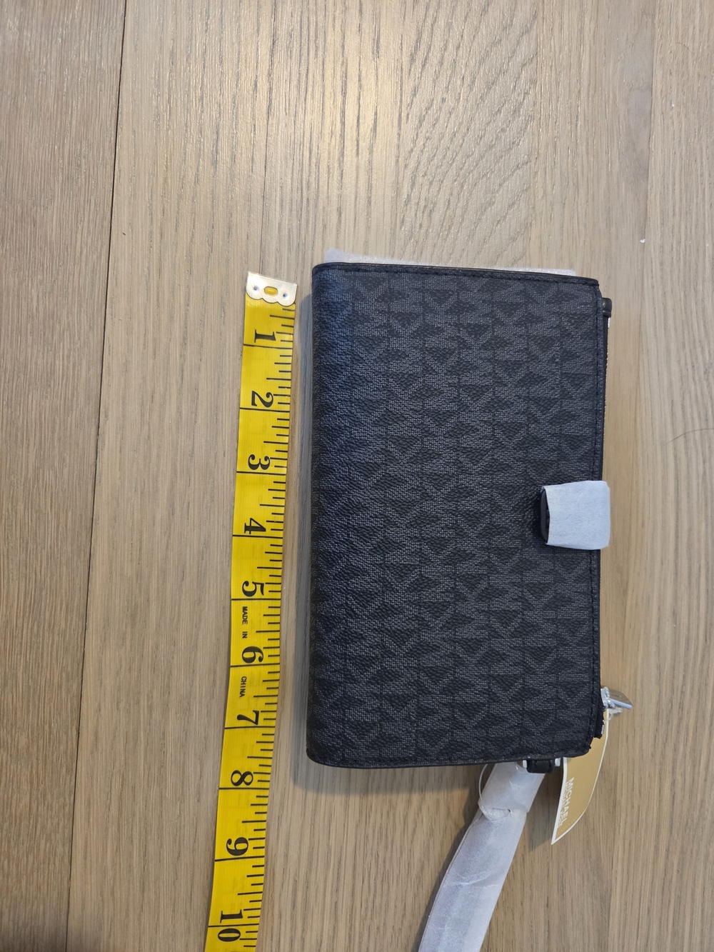 Michael Kors Black Signature Zip Wristlet - Picture 4 of 11